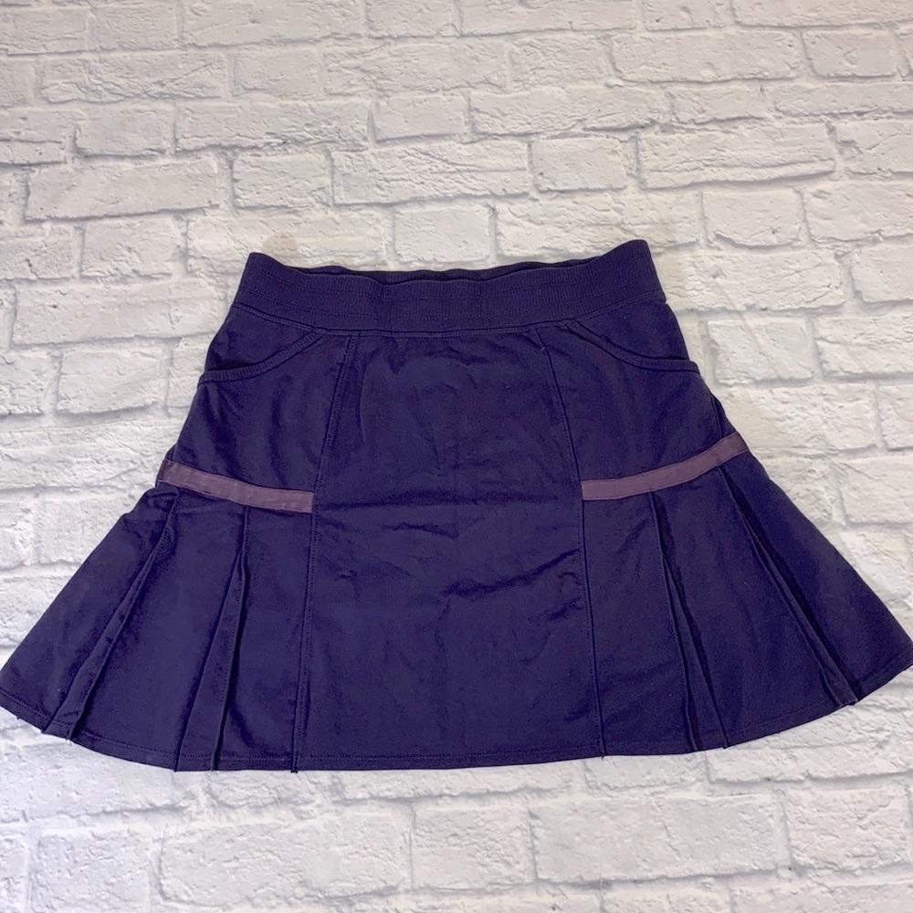 Athleta Pleated Skirt Skort. Purple. Medium Tall MT Pockets, attached shorts
